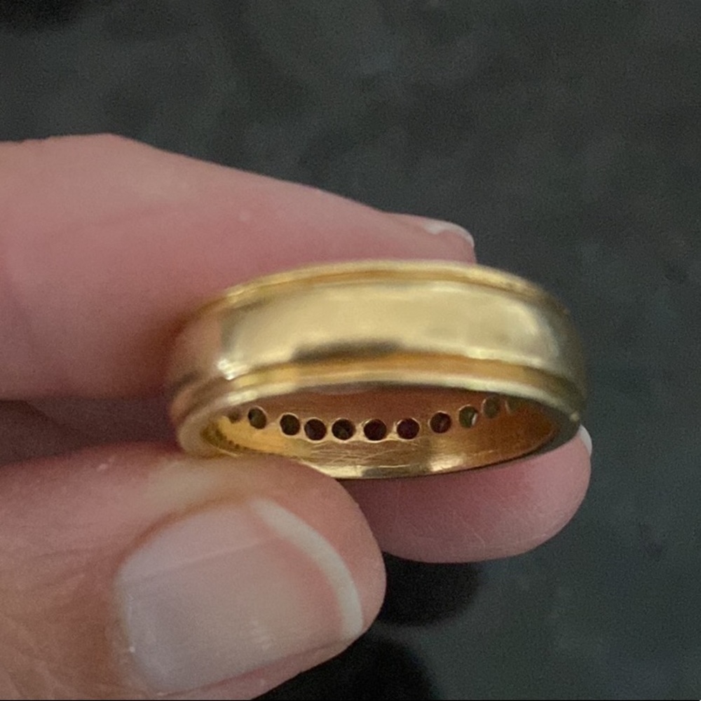 18 kt Gold and Diamond Band - Picture 4 of 7